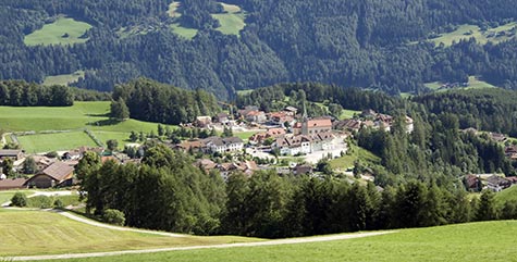 Vista panoramica sul paese di Terento in Val Pusteria