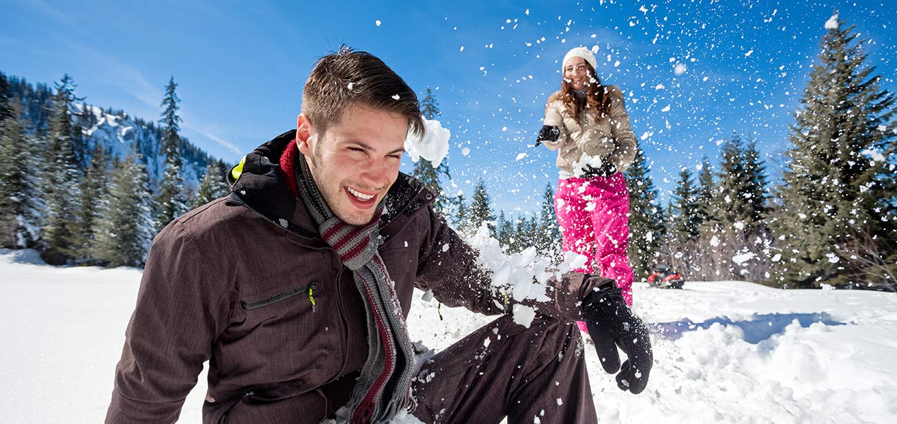 Una coppia fa una vacanza invernale last minute in Val Pusteria